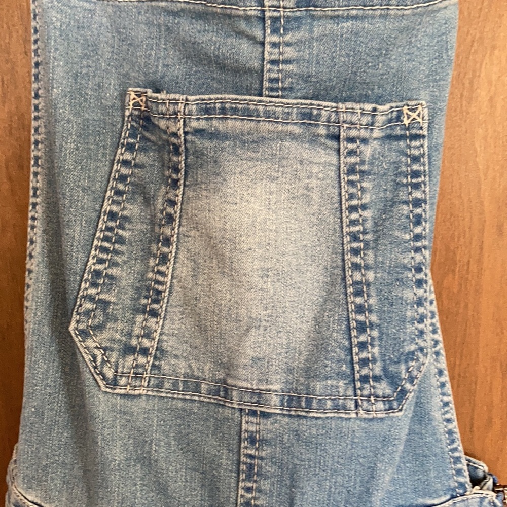 Wallflower overall the Tomboy ankle distressed jean overall with instastretch - Picture 8 of 17